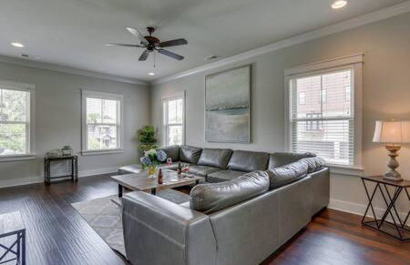 Spacious 4 King Room Belmont Home 2 Living Rooms Walk to Belmont & Vanderbilt Large Dining Table Smart TVs Parking 24 Hr Hospitality Near Music Row & The Gulch 2 miles to Broadway - Foto 6