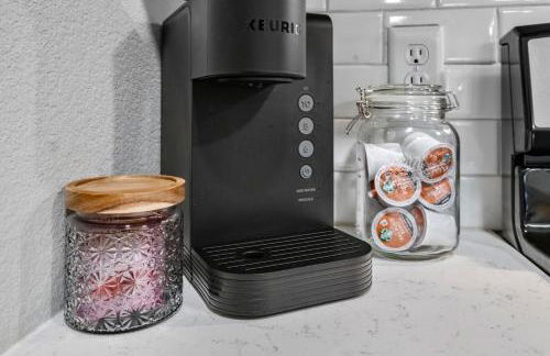 Modern King BR, Sectional, Pool, Gym, Near U of A - Foto 25