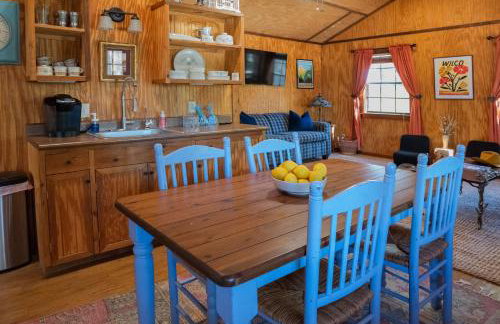 Cypress Creek Cabin Stay for 6 Access to Pool Hot Tub - Foto 10