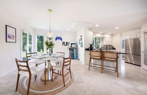 Kirkland Elegant 4B 2 5B Family Retreat with Designer Decor - Photo 48