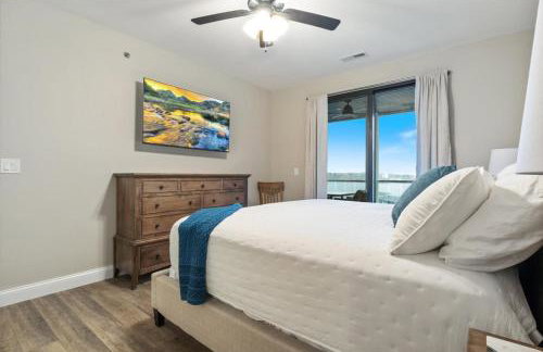 Family-Fun Lakeside Luxury at Topsider in Osage w/ 2 Pools, Prime Views Pack N' Play & Games - Foto 20