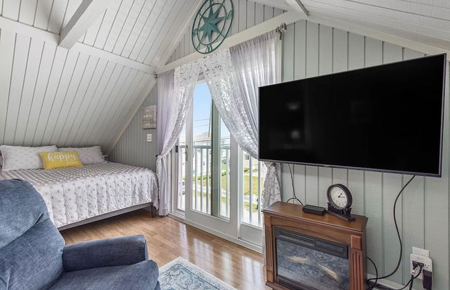 Private Condo w Ocean Views Next to Beach - Photo 2