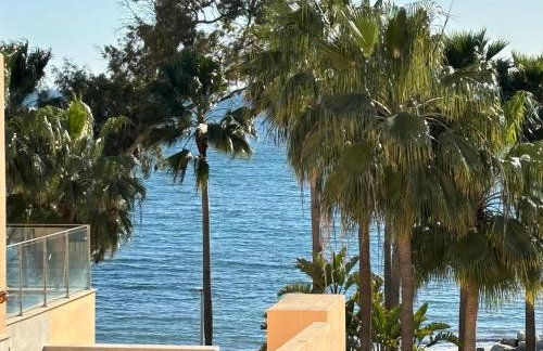 5 Stars BEACHFRONT PARADISE - Seaview, Always Heated Pool, Gym, Sauna! - Foto 1