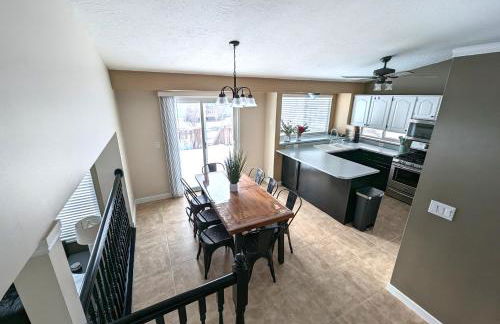 Cute Spacious Home - Photo 1