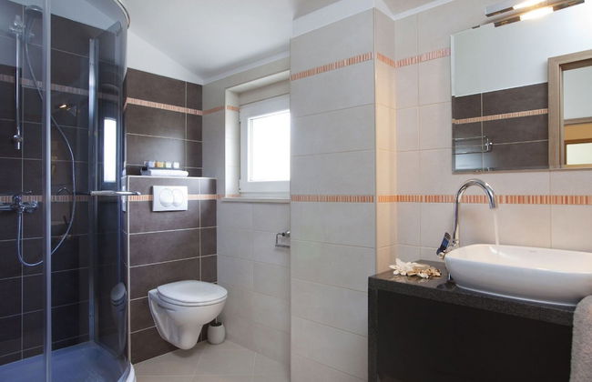 Attractive Villa With Private Swimming Pool, Beach Volleyball and Fenced Garden - Foto 21