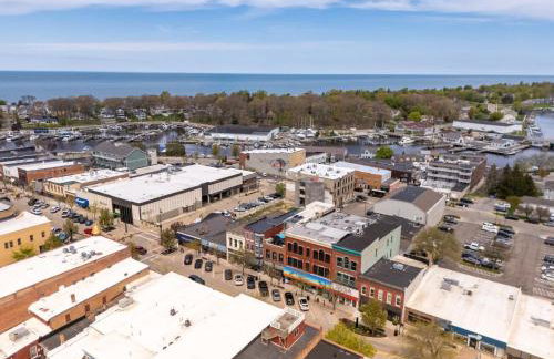 Luxury Downtown South Haven Condo With Rooftop Deck - Photo 48