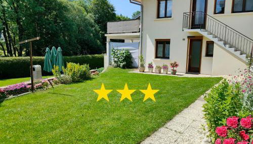 Gîte 1805Bis Montagnes du Jura avec Spa et Sauna classé 3 étoiles - Foto 2, Garden, Garden view, furniture