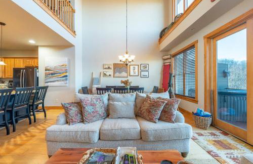 Wolf's Den~Views~Hot Tub~Home Theater~Hatley Ski! - Foto 21