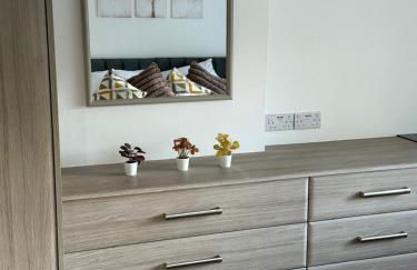 Modern 5 Bedroom Home in Solihull - Entire House - Garden - Contractors - Relocators - Family - NEC - BHX -Sleeps 9 - Foto 36