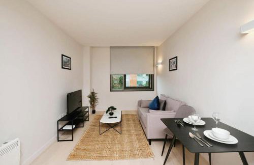 Modern 1 Bed Apt Bracknell- with parking - Photo 12