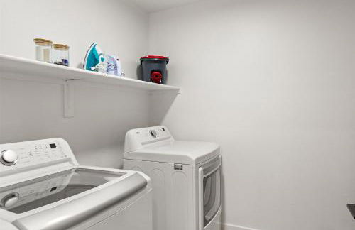 Near Mayo Clinic & Desert Ridge , Stay with Pool & Gym- S309 - Foto 28