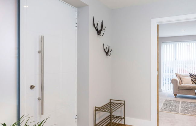 Stylish new Home With Parking - King Beds Garden - Foto 7