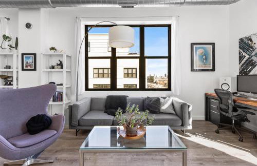 Modern Historic Loft 19ft Ceilings, Gym, Heated Parking, Skyline Views, Balcony - Foto 50