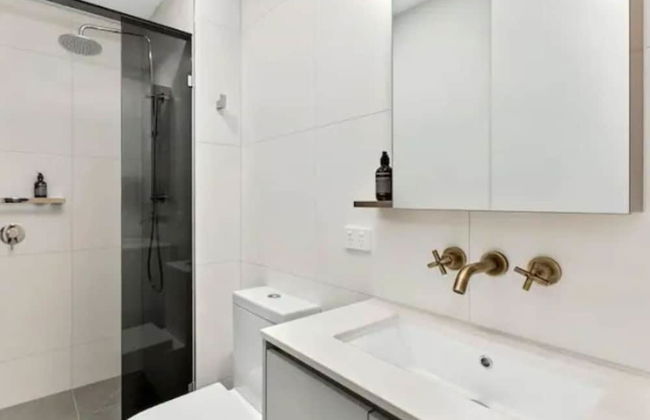 New Spacious 2 Bedroom With Gorgeous City Views - Foto 22