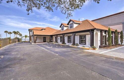 Riverfront Titusville Home with Pool and Pickleball! - Foto 42
