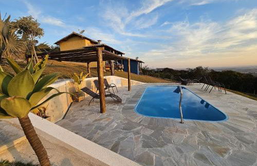 Chalés Vila Real - Tranquilidade na Serra de Carrancas - Piscina com uma vista espetacular do Pôr do Sol - Foto 34