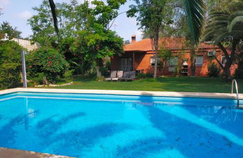 Precioso chalet próximo a Sevilla con jardín y piscina privada 8 personas Wifi gratis 2 salones 4 dormitorios 2 baños - Foto 20