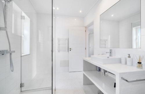 Luxury Private Family Villa with Pool AC & Parking - Foto 23