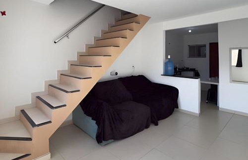 Casa Amarela Itaúna 4min da Praia que ocorre o WSL, 1min da pista de skate do LS, pracinha com parque infantil, quadra de futebol, tudo isso a 1 min da duplex, perto do comércio, wi-fi super rápido, estacionamento gratuito, monitoramento 24hrs - Foto 27