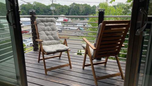 One bedroom with modern kitchen, balcony with water view - Foto 3