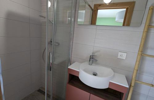 Gîte Montagne avec Piscine Chauffée, Spa et Sauna - Les Roches - FR-1-589-656 - Foto 12