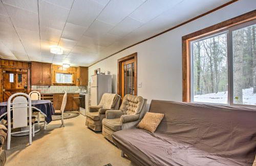 Remote Michigan Retreat on 10 Acres with Grill! - Foto 8