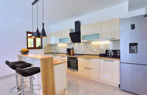 Villa Flora with a 53 sqm private pool with Cinema room with projector and 4 en-suite bedrooms - Foto 19