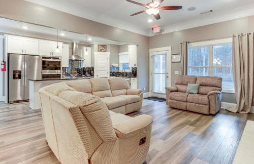 Gather, Play and Unwind! Modern Locust Grove Home - Foto 7