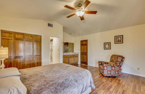 Pool and Game Room Waterfront Harlingen Home - Foto 29