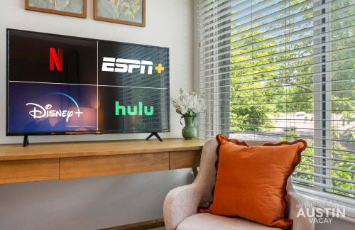 1BR 1BA Pet Friendly Condo w Pool, Gym, Walk to SoCo and Lake by Austin Vacay - Foto 28