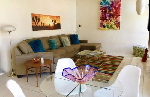 Live the Mid Mod Life at Mariposa Palms - Foto 48