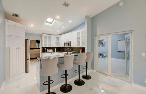 4BR Lakeview vacation home with 5beds, sleeps 10, Game Room, Mins to Sawgrass Mills - Foto 8