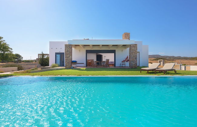 Cristelia Luxury Sea Front & Pool Villa - Foto 18