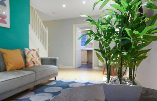 Comfortable stylish Townhouse in Ashford sleeps 5 Netflix 2 Parking spaces Perfect for Contractors and Families - Foto 8