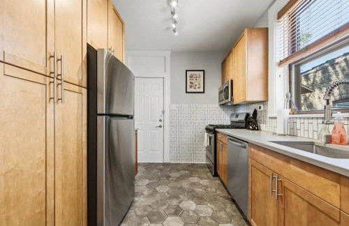 Steps to the Lakefront! This Uptown Beauty is Everything You Need for a Perfect Chicago Getaway condo - Foto 3