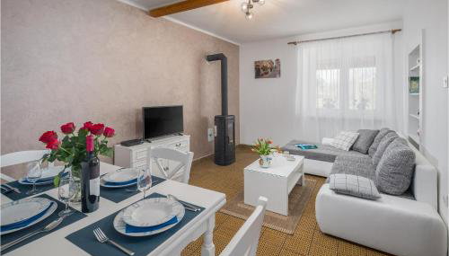 Amazing Home In Erzisce With Jacuzzi - Foto 3