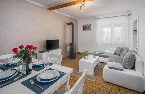 Amazing Home In Erzisce With Jacuzzi - Foto 3