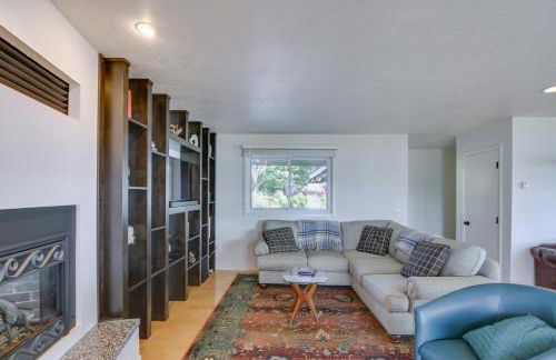 Lakefront Walker Home with Boat Dock and Lift! - Foto 6