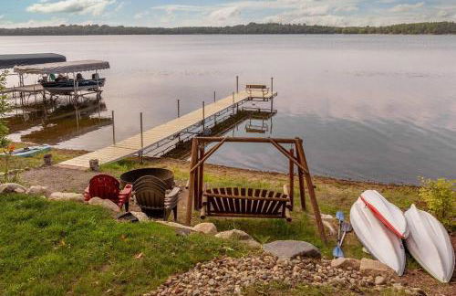 Cozy Home, Hot Tub, Dock, Kayaks, Swimming & More! - Photo 11