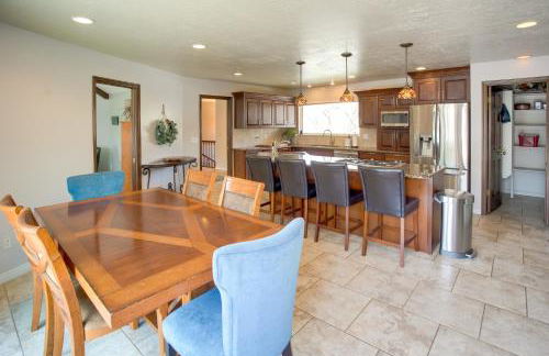 Hike, Golf, Ski and More Family Home in South Weber - Foto 8