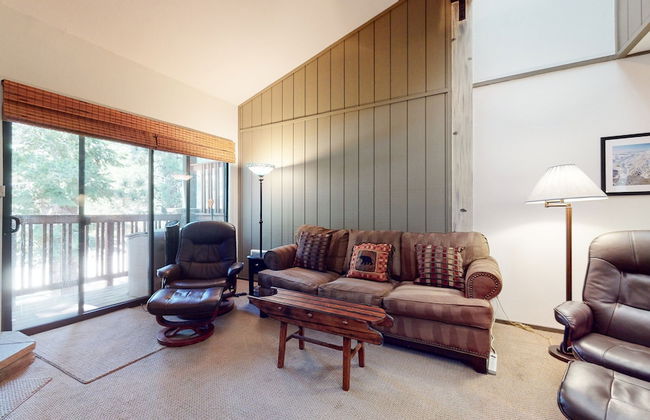 Escape to The Summit - Pool & HT Next Door - Foto 13