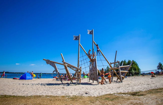 Chalet in Friesland With Play Area - Foto 26