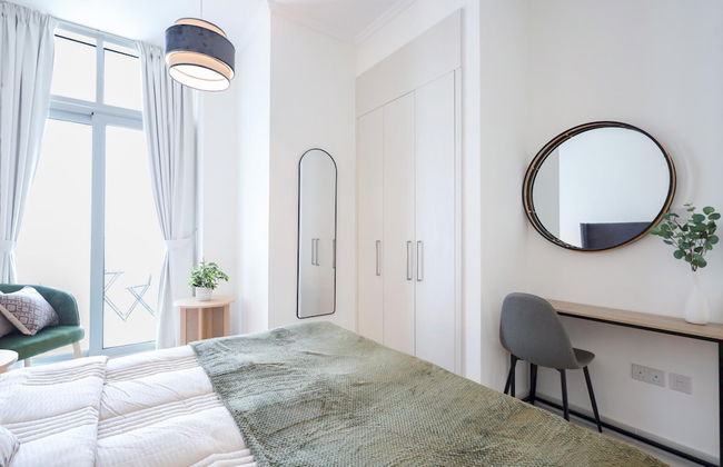 Elite LUX Holiday Homes - Serene Golf View Living 1 BHK in Damac Hills Dubai - Photo 12