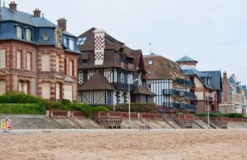 Comfortable apartment at the foot of the beach - Photo 1