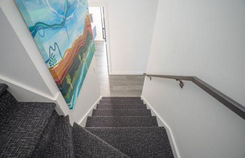 3 bed 3 bath Modern Luxury Home with Hot Tub and Rooftop Patio - Foto 48