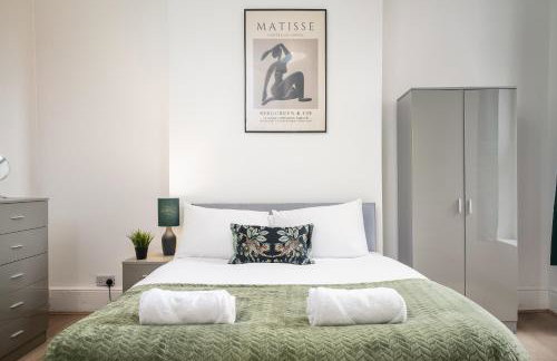 Anfield House - Liverpool Retreat 7 Bedroom Home - Photo 13