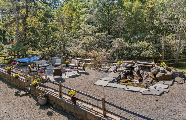 The Bigwood Cabin by Avantstay Hot Tub Firepit Pool Table Private Yard - Photo 71