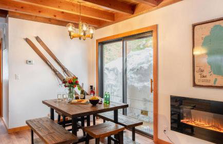 Minutes to Skiing & Lake Hot Tub, Fire Pit, Deck Indigo Owl by Avantstay - Foto 24