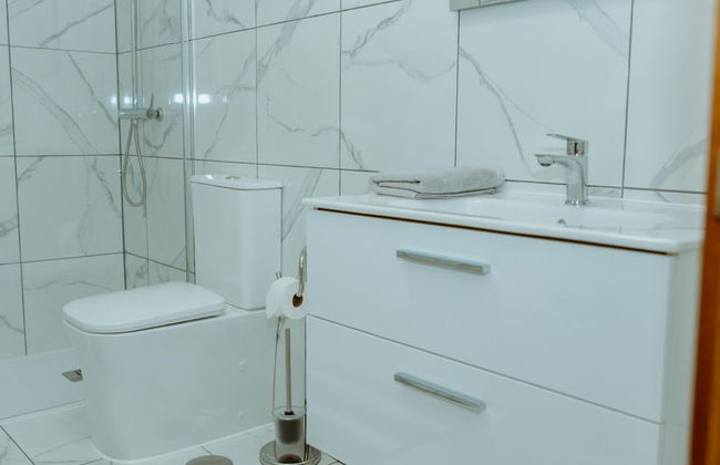 Seaview Splendor 2 Bedroom Modern Comfort - Photo 5