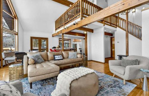 Modern Mountain Cabin with Hot Tub and Game Room Near Moorefield, West Virginia - Foto 18